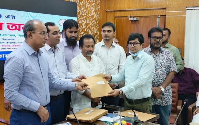 বিসিকের সিরাজগঞ্জ শিল্পপার্কে প্লট বরাদ্দপত্র হস্তান্তর