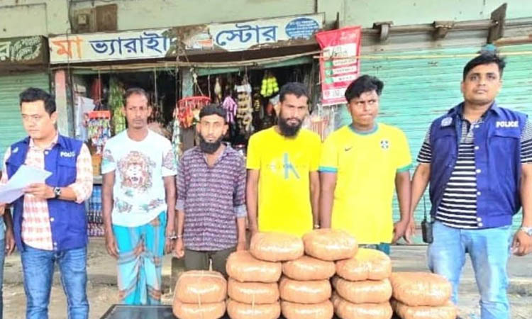 কুমিল্লায় চার মাদক কারবারি গ্রেফতার 
