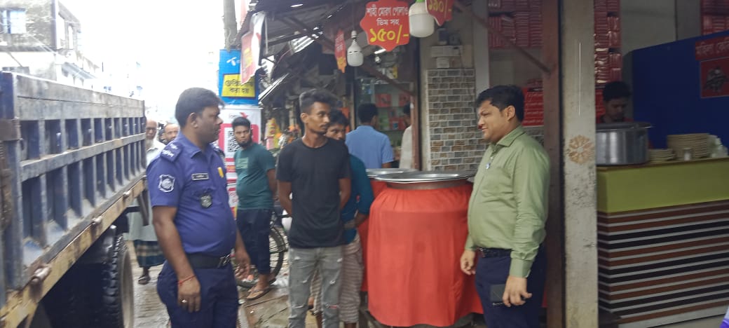ফরিদগঞ্জ পৌর সড়কে অভিযান, জরিমানা