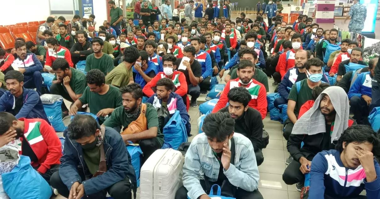 লিবিয়া থেকে দেশে ফিরেছেন ১৭৫ বাংলাদেশি 