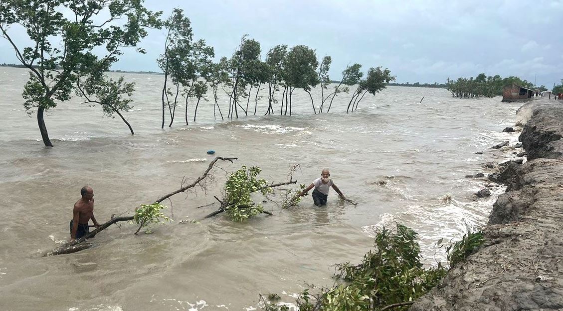 উপকূলীয় এলাকায় ভাঙন, ঝড় ও জলোচ্ছ্বাস জলবায়ু পরিবর্তনের কারণ