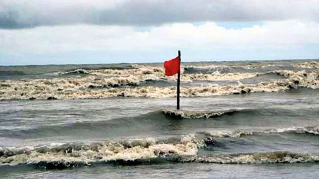 দেশের সমুদ্র বন্দরসমূহে ৩ নম্বর সতর্ক সংকেত