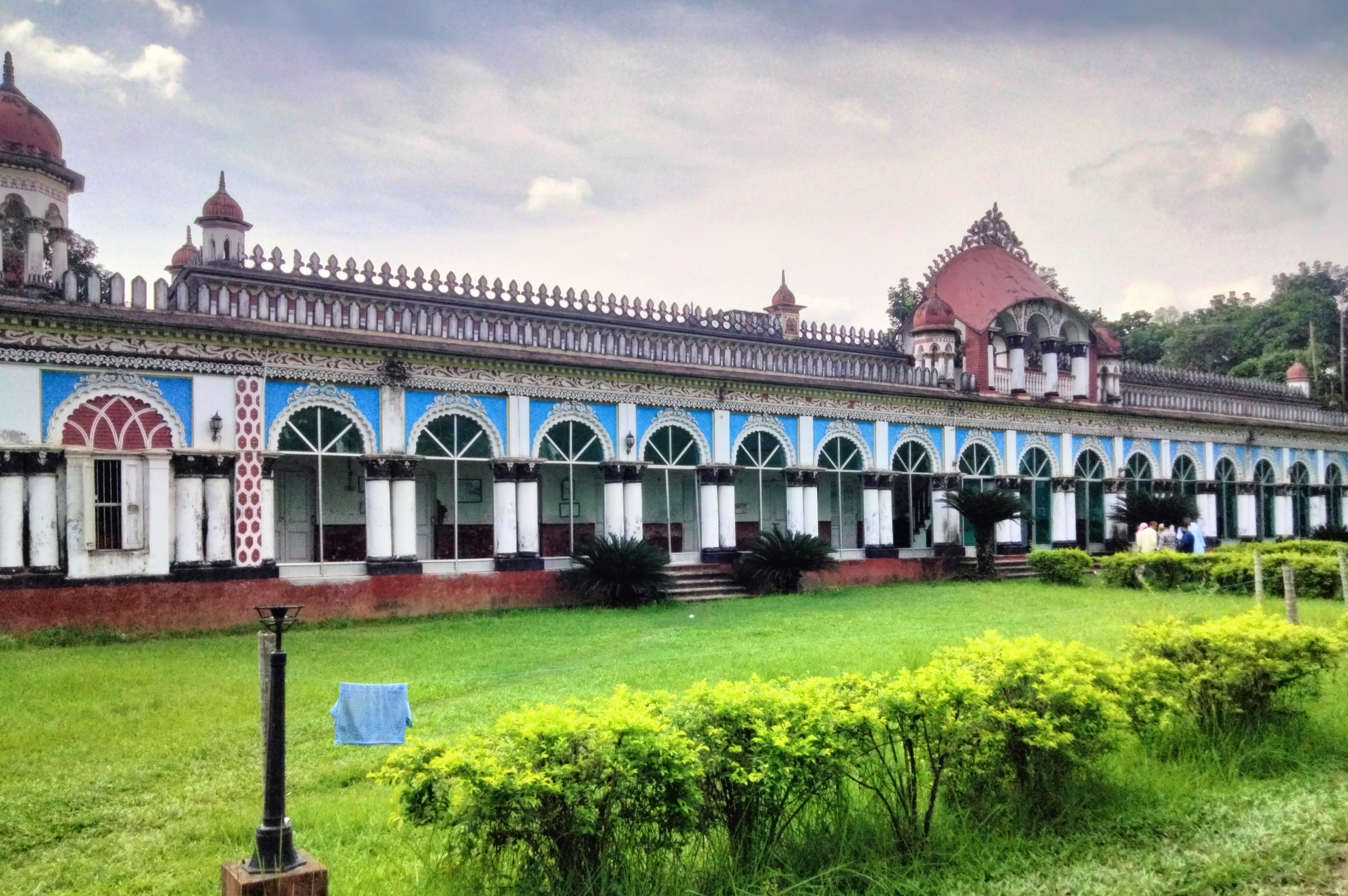 ধনবাড়ী জমিদার বাড়ি ও নওয়াব শাহী মসজিদ দাঁড়িয়ে আছে কালের সাক্ষী হয়ে