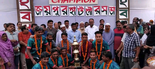 জয়পুরহাট জেলা প্রশাসক কাপ ফুটবলে চ্যাম্পিয়ন পৌরসভা দলকে সংবর্ধনা প্রদান
