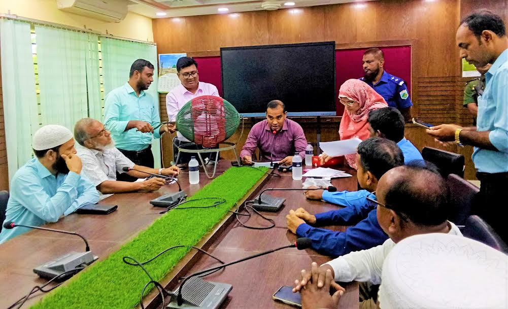 নওগাঁয় লটারির মাধ্যমে ওএমএস এর ডিলার নিয়োগ