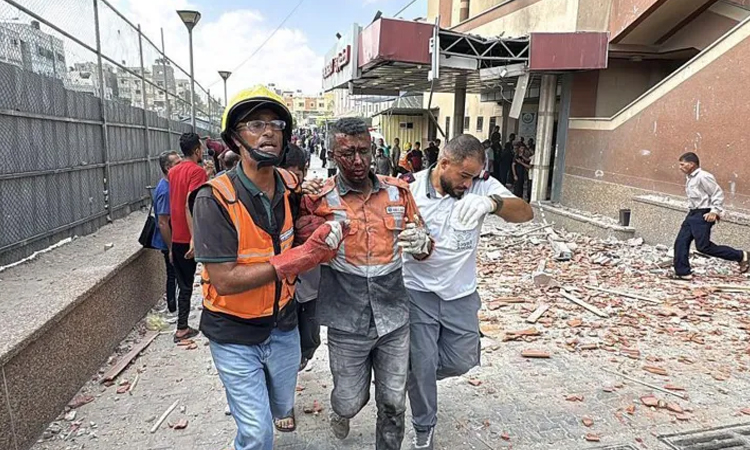গাজায় হাসপাতালে ইসরাইলি হামলায় ৫ সাংবাদিকসহ নিহত ২০