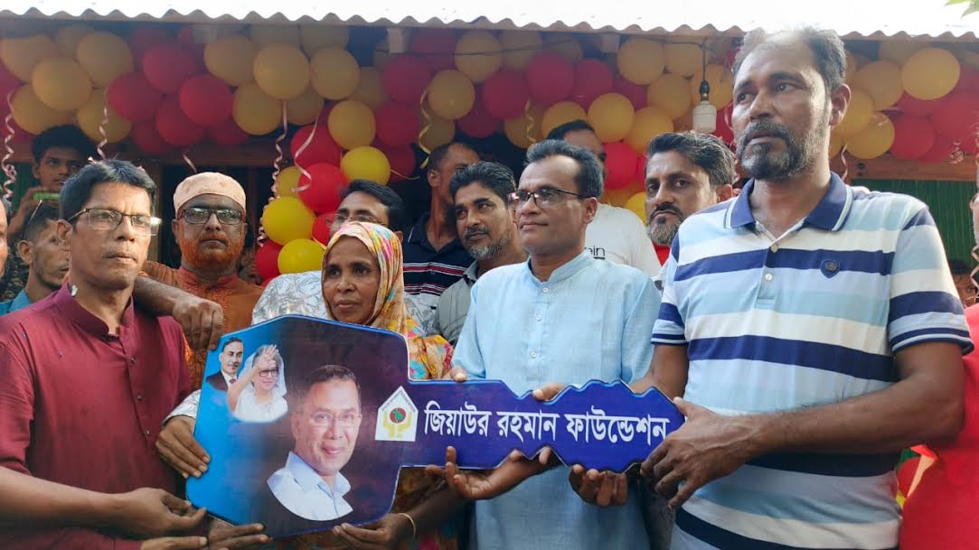 তারেক রহমানের দেওয়া নতুন ঘর পেয়ে আবেগাপ্লুত পিরোজপুরের শাহিনুর বেগম