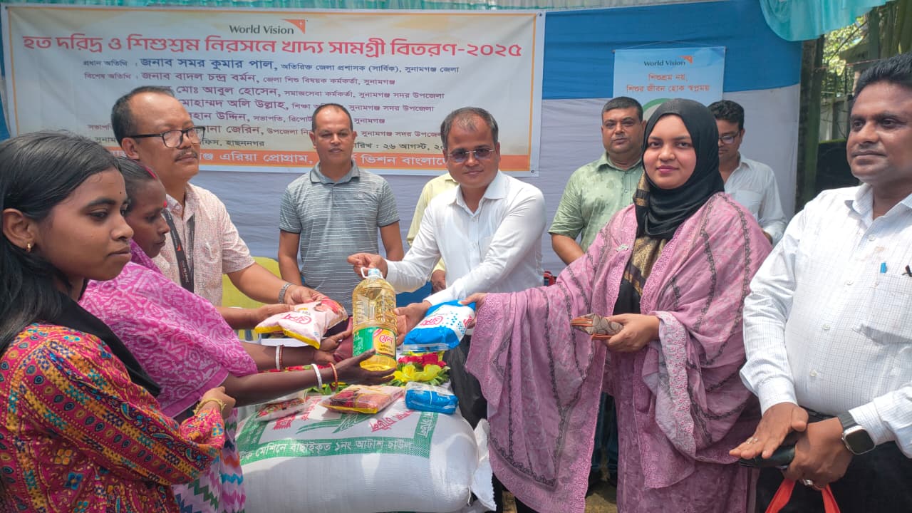 সুনামগঞ্জে শিশু-কিশোরদের মধ্যে খাদ্য সামগ্রী বিতরণ