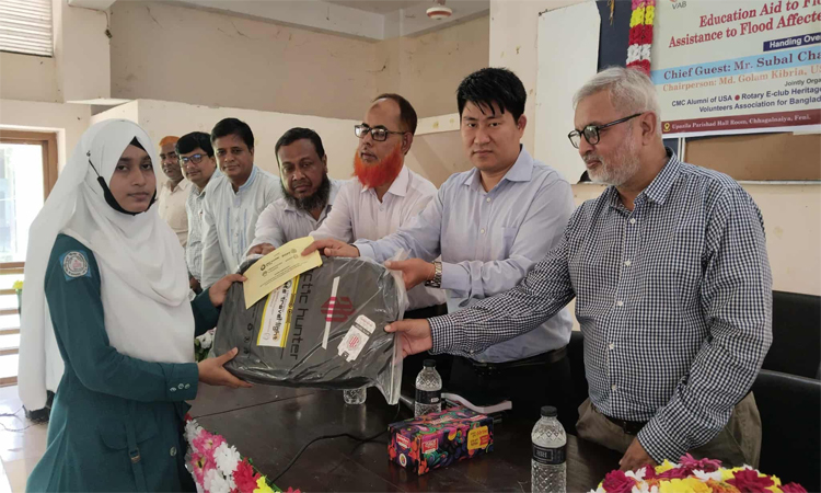 ফেনীতে বন্যায় ক্ষতিগ্রস্থ পরিবারকে অর্থ সহায়তা এবং শিক্ষাবৃত্তি প্রদান