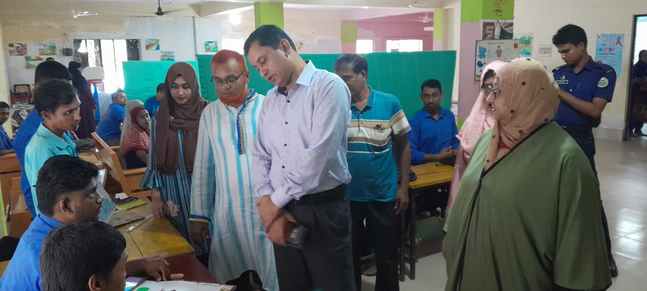 ঝালকাঠিতে প্রতিবন্ধী শিক্ষার্থীদের সঙ্গে জেলা প্রশাসকের মতবিনিময়