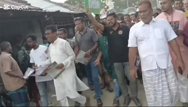 গোবিন্দগঞ্জের কামদিয়ায় বিএনপির ৩১ দফার লিফলেট বিতরণ কর্মসূচি