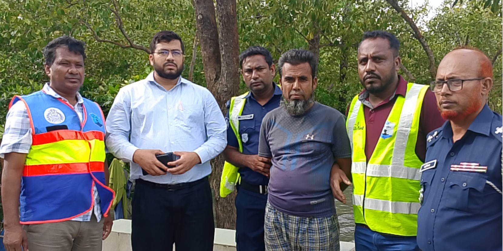 সাতক্ষীরায় অবৈধভাবে বালু উত্তোলন করায় জরিমানা  