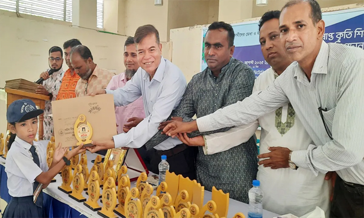 ব্রাহ্মণবাড়িয়ায় কৃতি শিক্ষার্থীদের সংবর্ধনা প্রদান