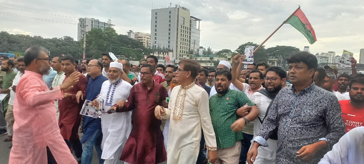 উত্তরায় জিয়ার আদর্শ ও ৩১ দফা বাস্তবায়নে লিফলেট বিতরণ