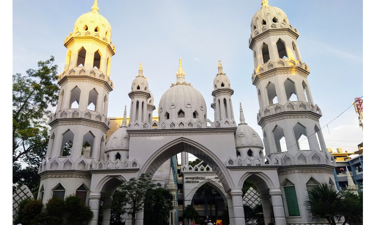 খুলনায় কৃত্রিম ও প্রাকৃতিক সৌন্দর্যে দৃষ্টিনন্দন দারুল উলুম জামে মসজিদ