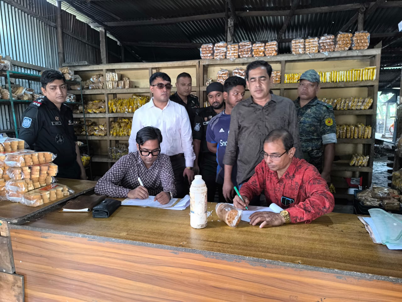 কিশোরগঞ্জে চারটি প্রতিষ্ঠানকে মোট ৫ লাখ টাকা জরিমানা