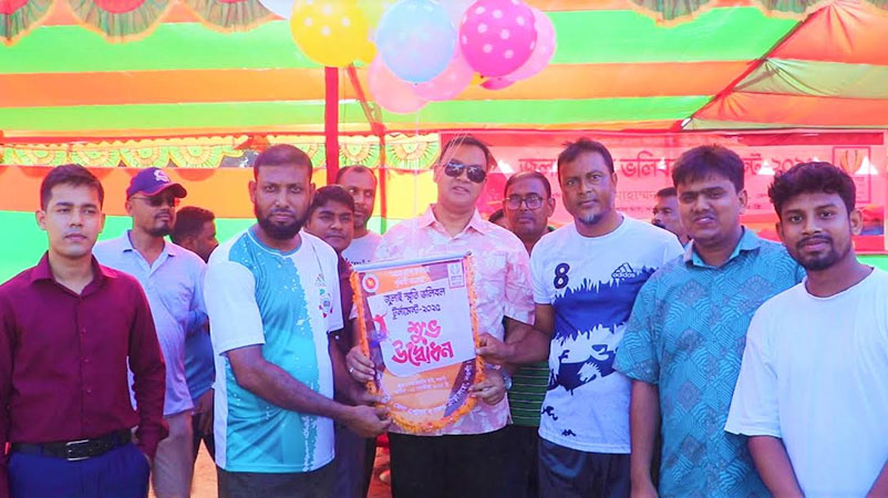 তারুণ্যের উৎসব উপলক্ষে নওগাঁয় জুলাই স্মৃতি ভলিবল টুর্নামেন্ট শুরু