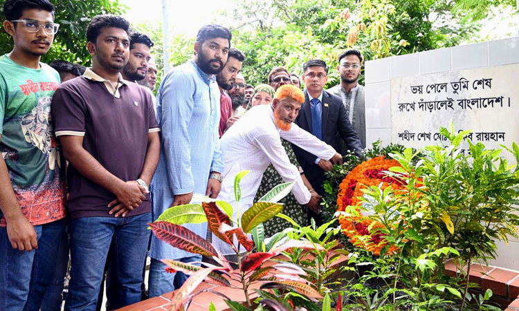 জুলাই শহীদ সাকিব রায়হানের কবরে শ্রদ্ধা নতুন ডিসির