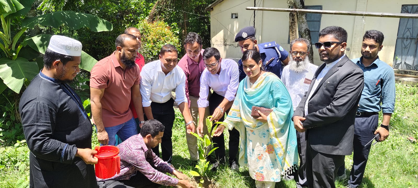 কুমিল্লায় শিক্ষার্থীদের মাঝে চারা বিতরণ ও বৃক্ষরোপণ 