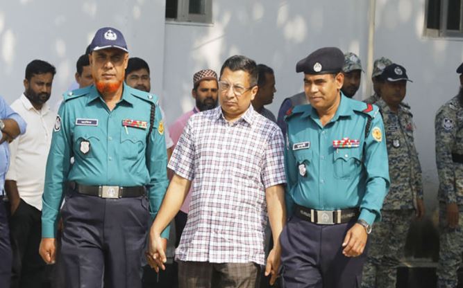চব্বিশের জুলাই হত্যাকাণ্ড: দায় স্বীকার করে ক্ষমা চাইলেন সাবেক আইজিপি মামুন