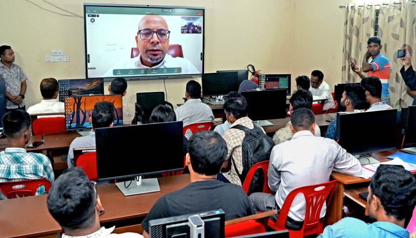 জুলাই যোদ্ধাসহ ১ লাখ শিক্ষার্থীকে ডিজিটাল প্রশিক্ষণ দেওয়া হবে : ফয়েজ আহমদ তৈয়্যব