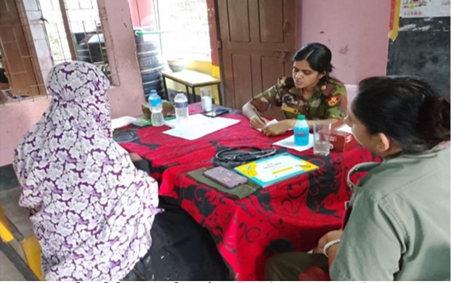 নাটোরে ডায়রিয়া আক্রান্ত এলাকায় সেনাবাহিনীর বিনামূল্যে চিকিৎসা সেবা ও ওষুধ বিতরণ