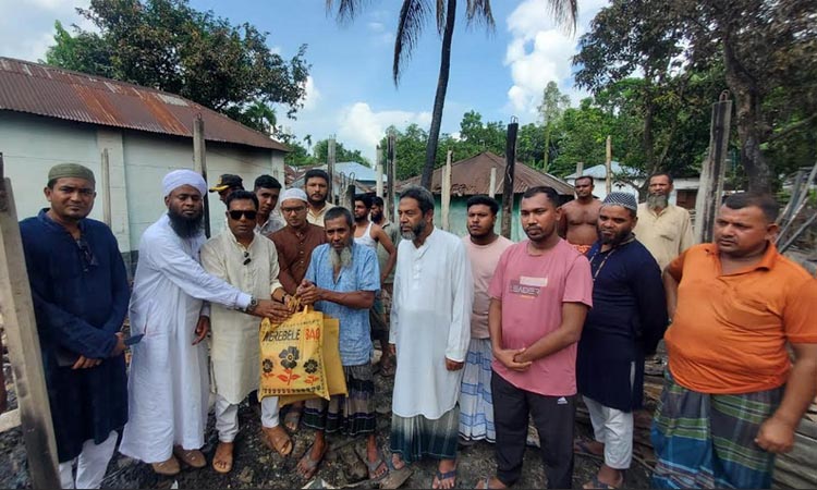 বগুড়ার অগ্নিকাণ্ডে ক্ষতিগ্রস্ত পরিবারের পাশে, আমরা বিএনপি পরিবার