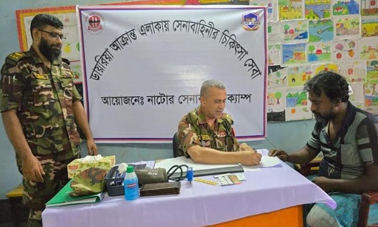 নাটোরে সেনাবাহিনীর বিনামূল্যে চিকিৎসা ও ঔষধ সেবা