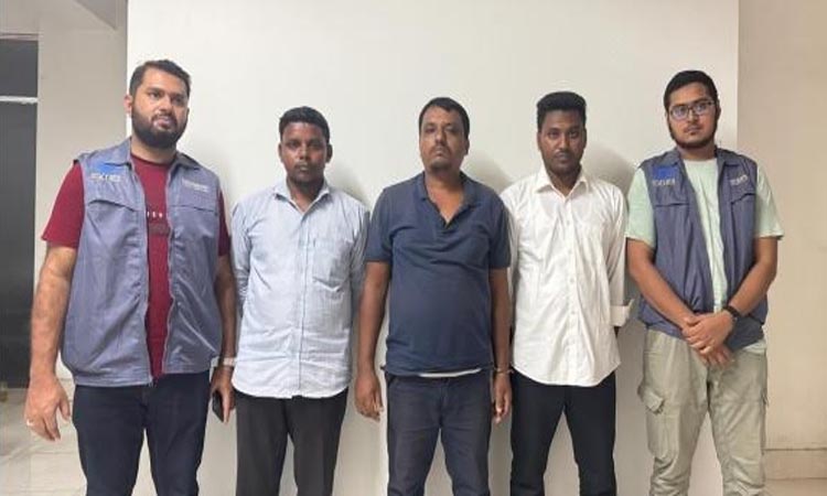 অনলাইনে চাকরির প্রলোভনে কোটি টাকা হাতিয়ে নেওয়া চক্রের ৩ সদস্য গ্রেফতার