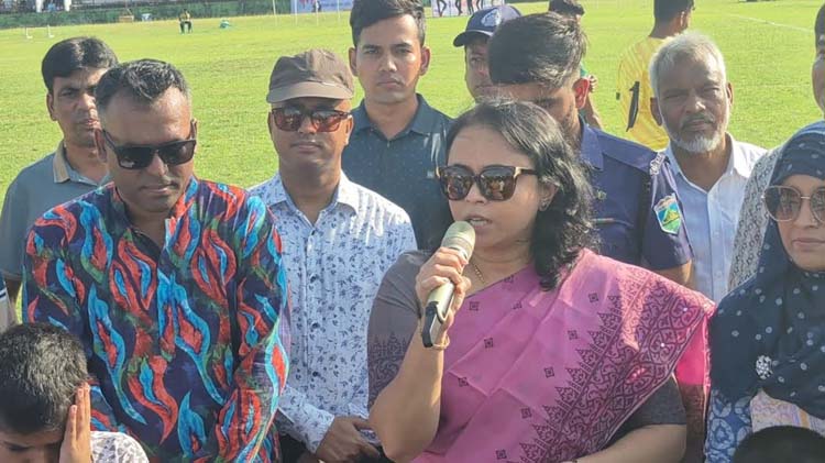 নাটোরে জেলা প্রশাসক গোল্ডকাপ ফুটবল টুর্নামেন্ট শুরু
