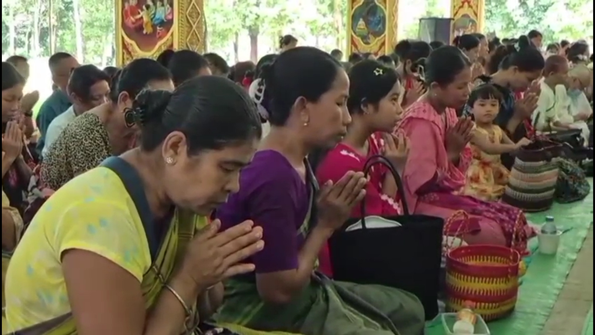 বৌদ্ধ ধর্মাবলম্বীদের মধু পূর্ণিমা উদযাপন