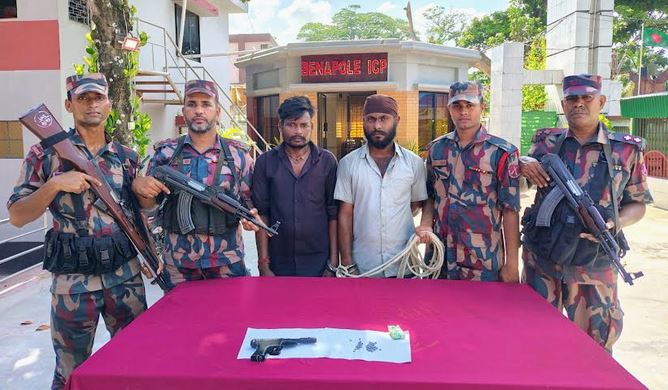বেনাপোল আইসিপিতে ১টি পিস্তল ও ৯৩ রাউন্ড গুলিসহ ২ ভারতীয় নাগরিক আটক
