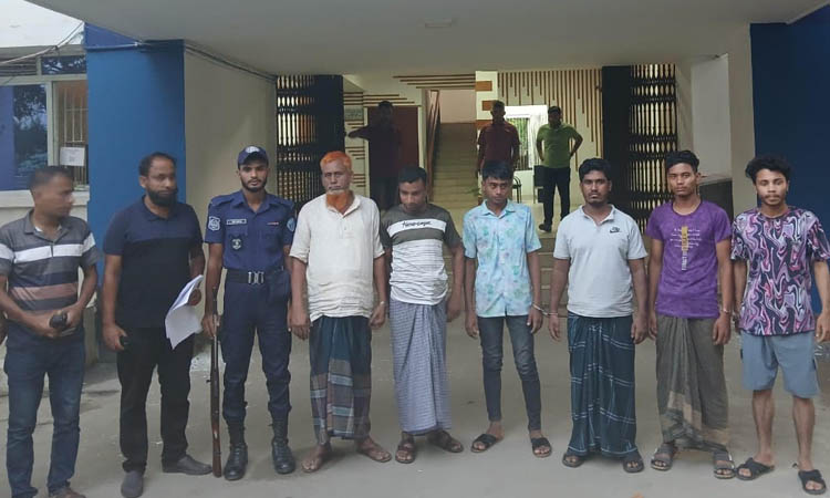 ফেনীতে ছিনতাই চক্রের ৬ সদস্য গ্রেফতার