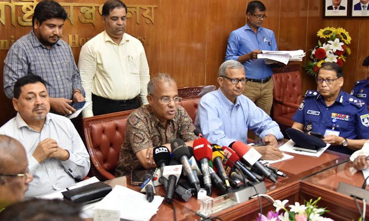এবারও শান্তিপূর্ণ পরিবেশেই সারাদেশে পূজা উদযাপিত হবে: স্বরাষ্ট্র উপদেষ্টা