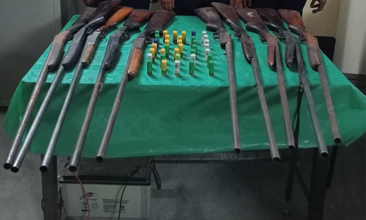 রংপুরে বিপুল পরিমাণ অস্ত্র ও গুলি উদ্ধার