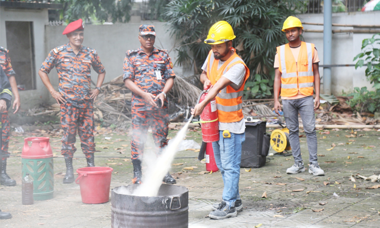 সেপটিক ট্যাংকের ঝুঁকি ও করণীয় বিষয়ে ফায়ার সার্ভিসের প্রশিক্ষণ কর্মসূচি