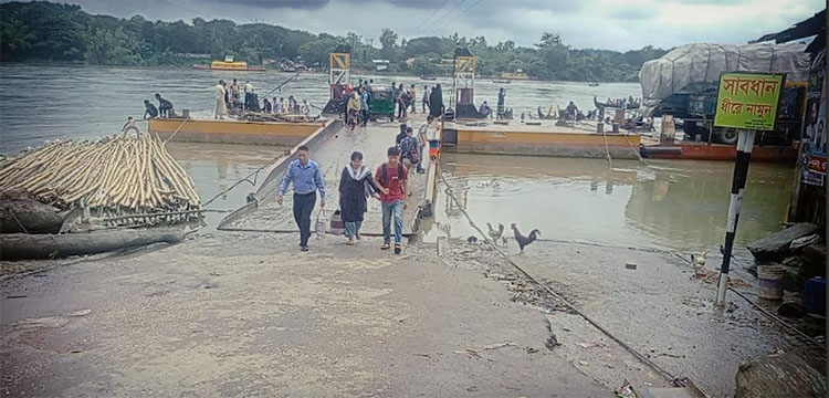 চন্দ্রঘোনা-রাইখালী নৌরুটে ফেরি চলাচল বন্ধ