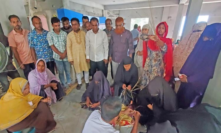 বগুড়ার গাবতলীতে দরিদ্র নারীদের হস্তশিল্প প্রশিক্ষণের উদ্বোধন