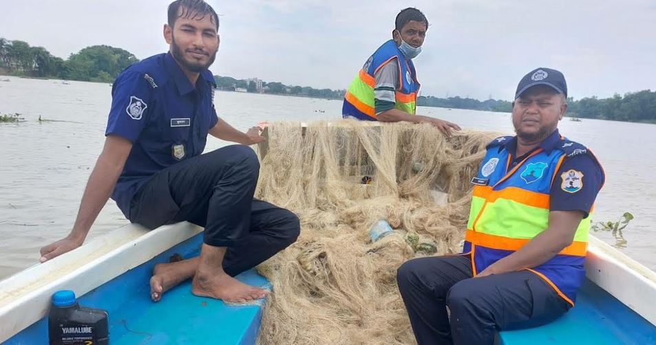 চট্টগ্রামে হালদা নদী থেকে ১৫ হাজার মিটার কারেন্ট জাল জব্দ