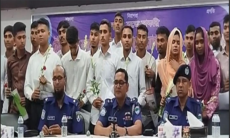 ১২০ টাকায় সাতক্ষীরায় পুলিশে চাকরি পেলেন ২৮ জন 