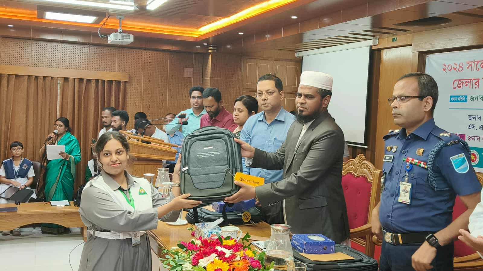গোপালগঞ্জে কৃতী শিক্ষার্থীদের সংবর্ধনা