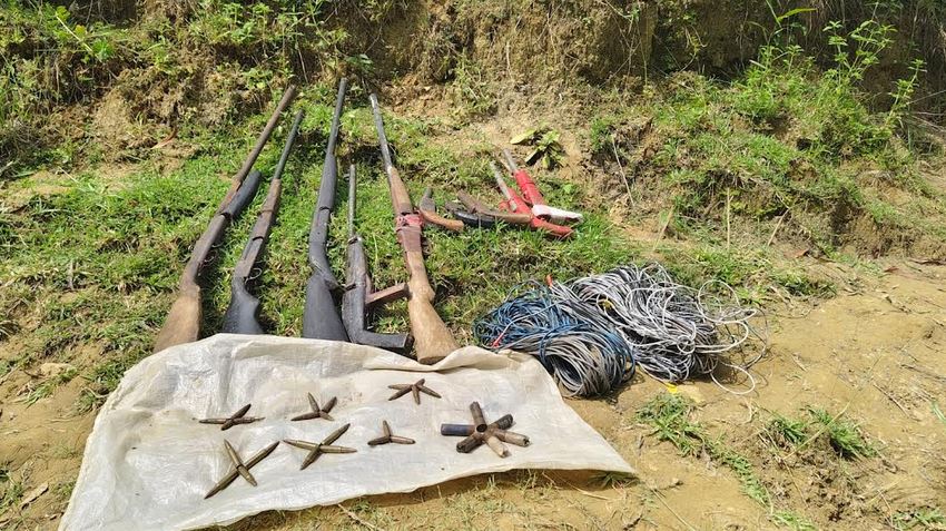 কক্সবাজারে যৌথ বাহিনীর অভিযান, অস্ত্র ও গুলি উদ্ধার 