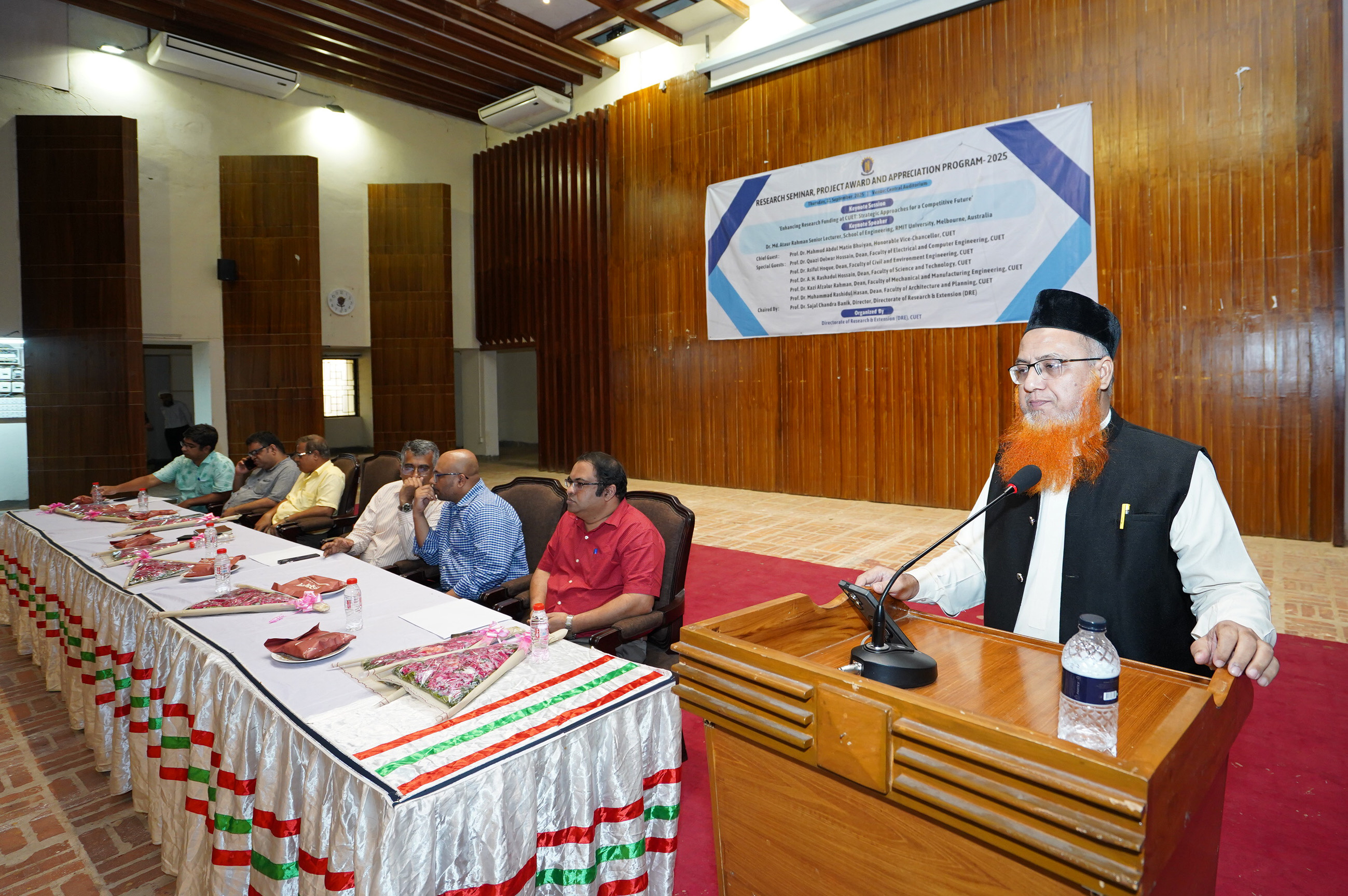 নতুন জ্ঞানের সন্ধান পেতে হলে গবেষণার সাহায্য নিতে হবে : চুয়েট ভিসি