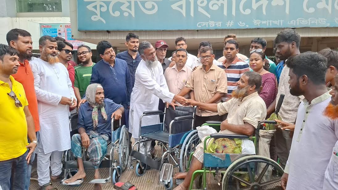 খালেদা জিয়ার কারামুক্তি দিবস উপলক্ষে অসহায় রোগীদের হুইল চেয়ার বিতরণ