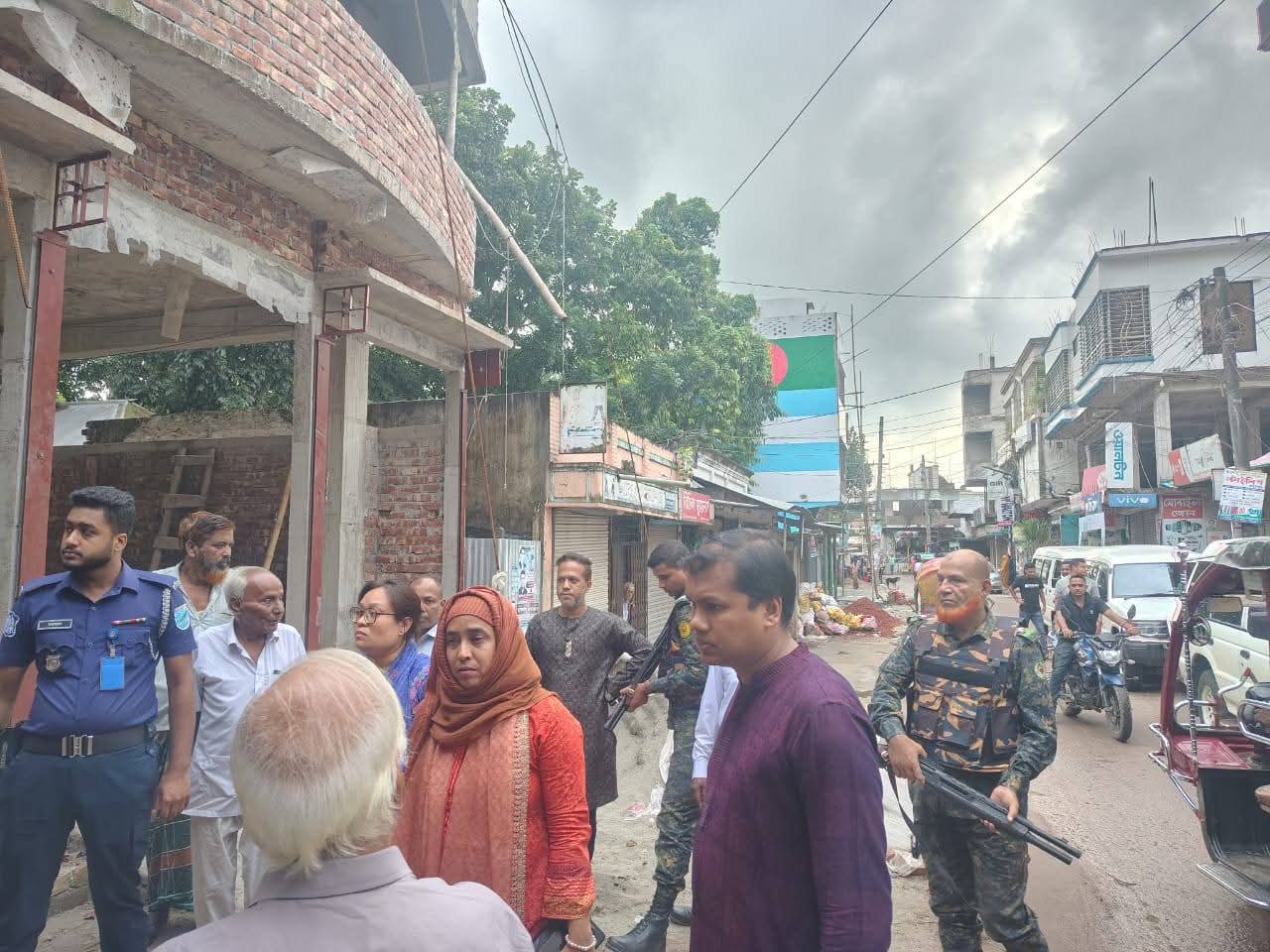 রাজবাড়ীর গোয়ালন্দে পূজা মণ্ডপ পরিদর্শন করলেন জেলা প্রশাসক
