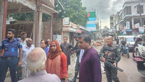 রাজবাড়ীর গোয়ালন্দে পূজা মণ্ডপ পরিদর্শন করলেন জেলা প্রশাসক