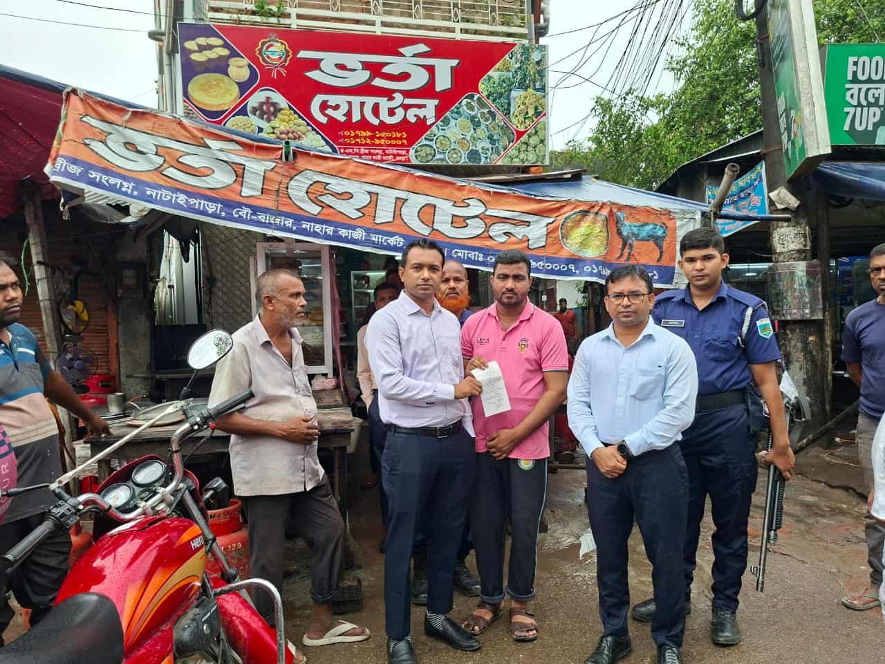 বগুড়ায় দু’টি খাবারের হোটেলকে জরিমানা