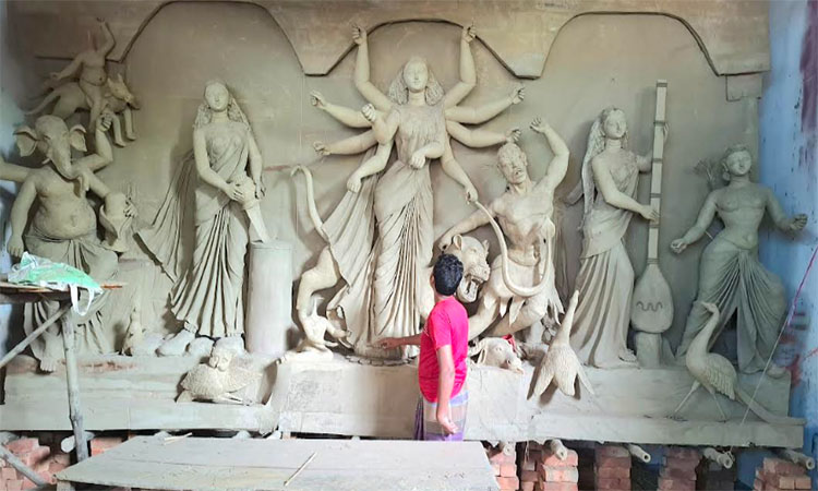 দুর্গাপূজা উপলক্ষে ঝিনাইদহের ৪৫৫টি মণ্ডপে চলছে শেষ মুহূর্তের প্রস্তুতি