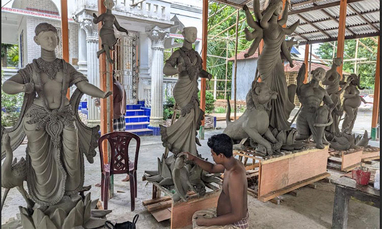 মুন্সীগঞ্জে দুর্গাপূজার জন্য ৩৫৮ টি পূজা মণ্ডপ প্রস্তত করা হচ্ছে 