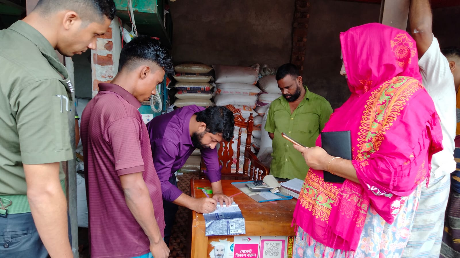 শেরপুরে দুই সার ব্যবসায়ীকে জরিমানা